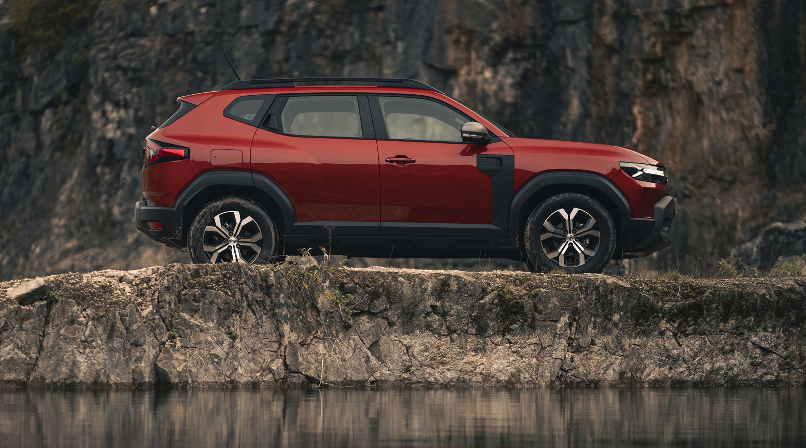 Dacia Duster - side, static